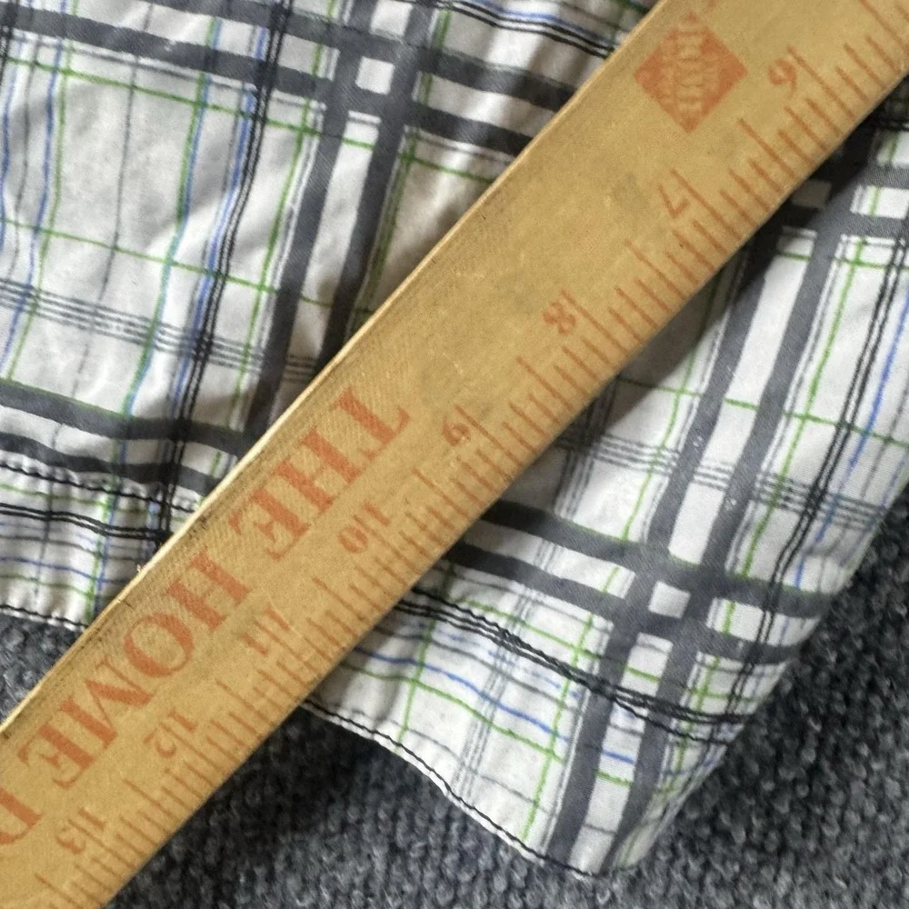 Tommy Bahama Relax Cargo Shorts Mens 32 Beige Plaid Lined 11 Inseam Pockets